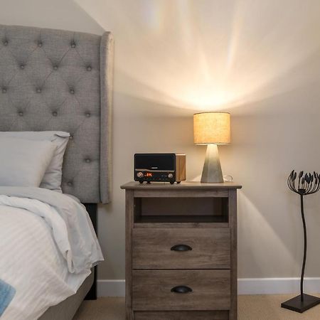 Rustic Modern 2 Bed 2 Bath With Lakeview Pool And Hot Tub Invermere Eksteriør billede