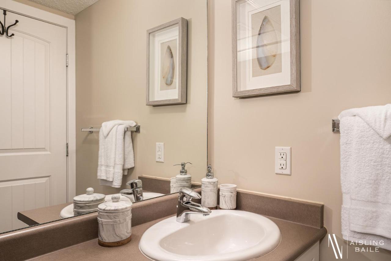 Rustic Modern 2 Bed 2 Bath With Lakeview Pool And Hot Tub Invermere Eksteriør billede