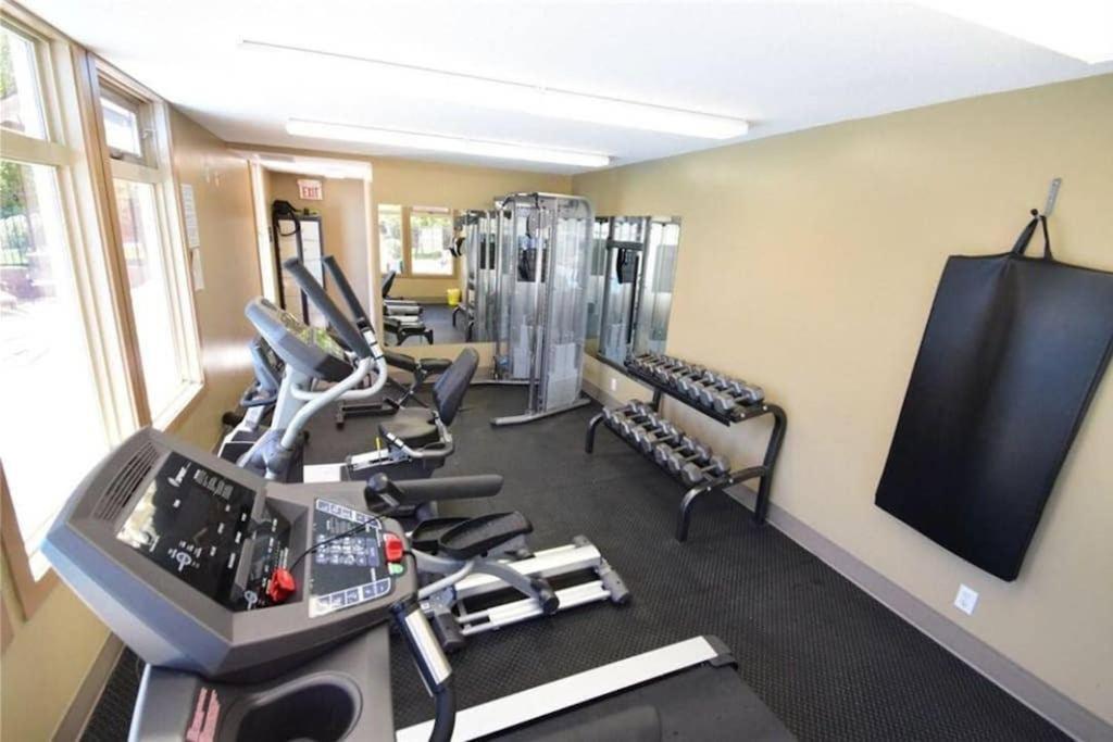 Rustic Modern 2 Bed 2 Bath With Lakeview Pool And Hot Tub Invermere Eksteriør billede